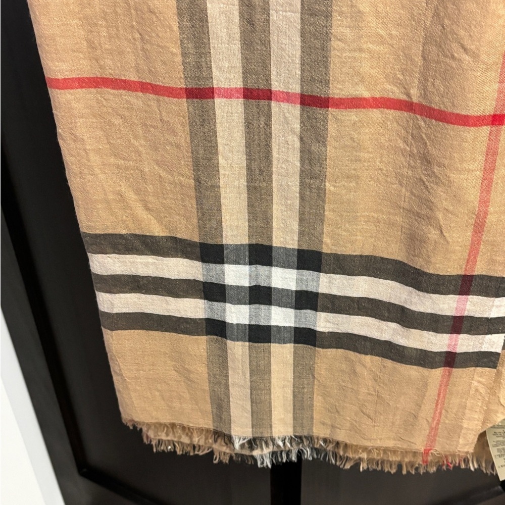 Burberry Lightweight Giant Check Wool & Silk scarf - Picture 6 of 7